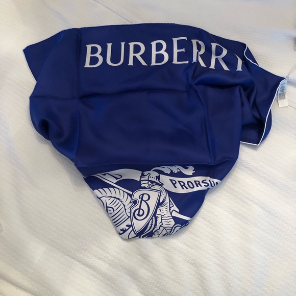 Burberry Equestrian Knight silk scarf - Picture 7 of 14